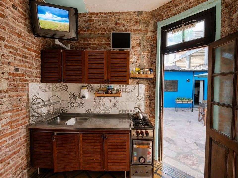 Communal lounge/ TV room, TV and multimedia, Kitchen or kitchenette, Communal kitchen, Inner courtyard view, internet, kitchen