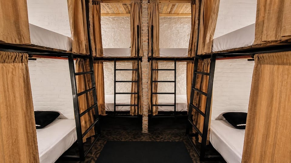 Communal lounge/ TV room, Bed, Photo of the whole room, Bedroom, Communal kitchen, bunk bed, locker