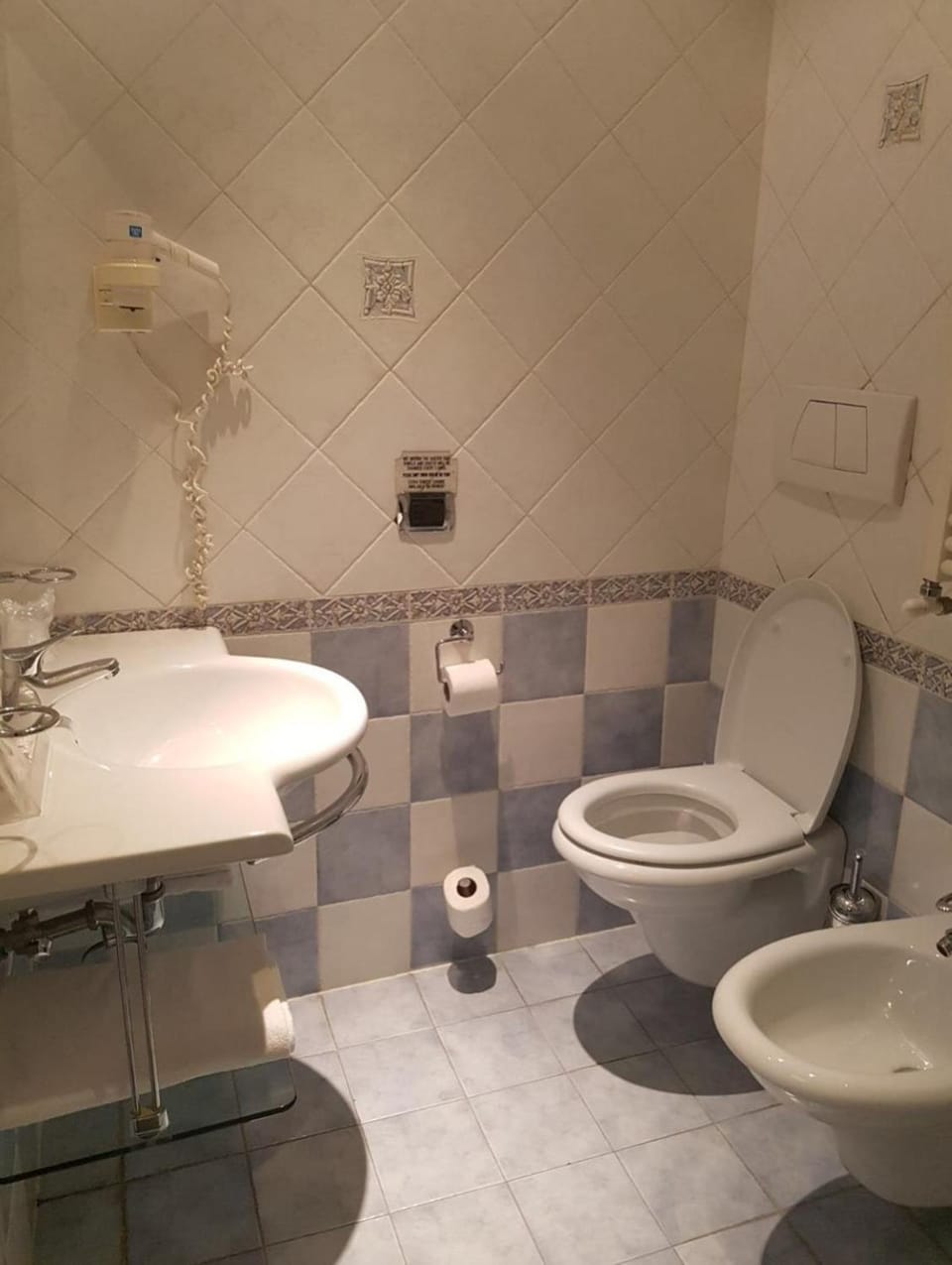 Shower, Toilet, Bathroom, bidet, towels