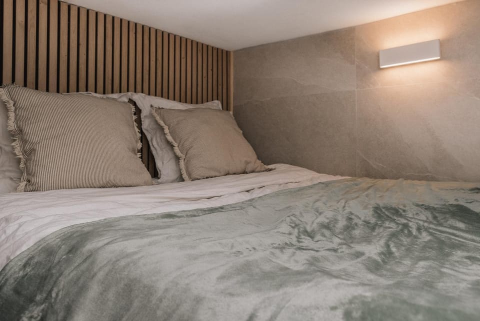 Cosy room inside Batignolles - L60 Apartment in Paris