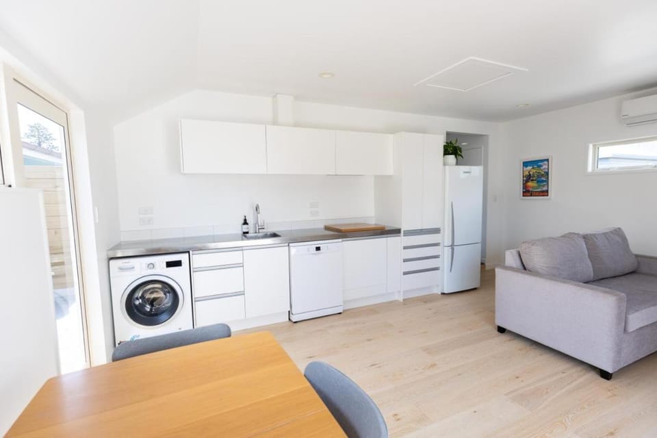Mount Maunganui Self Contained Flat by the Beach Apartment in Bay Of Plenty
