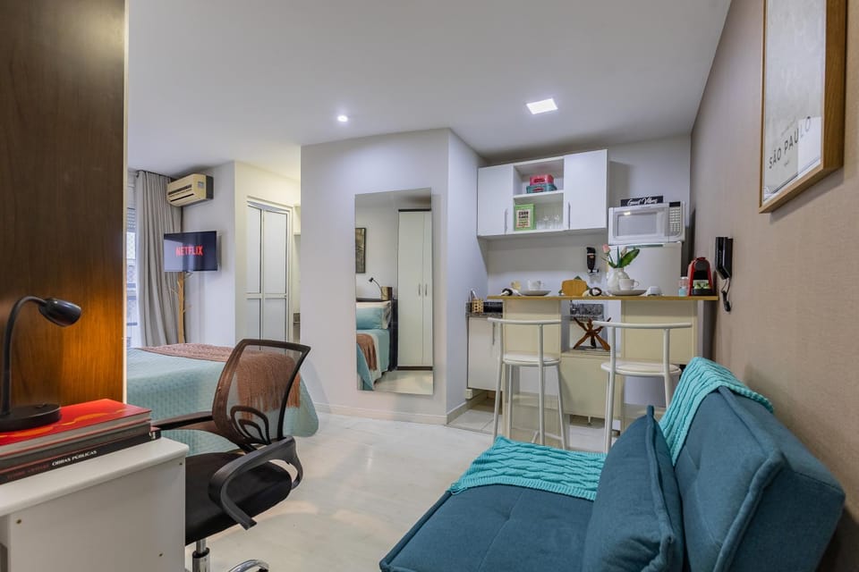 Bed, TV and multimedia, Kitchen or kitchenette, Living room, Dining area, Bedroom, minibar, oven, air conditioner