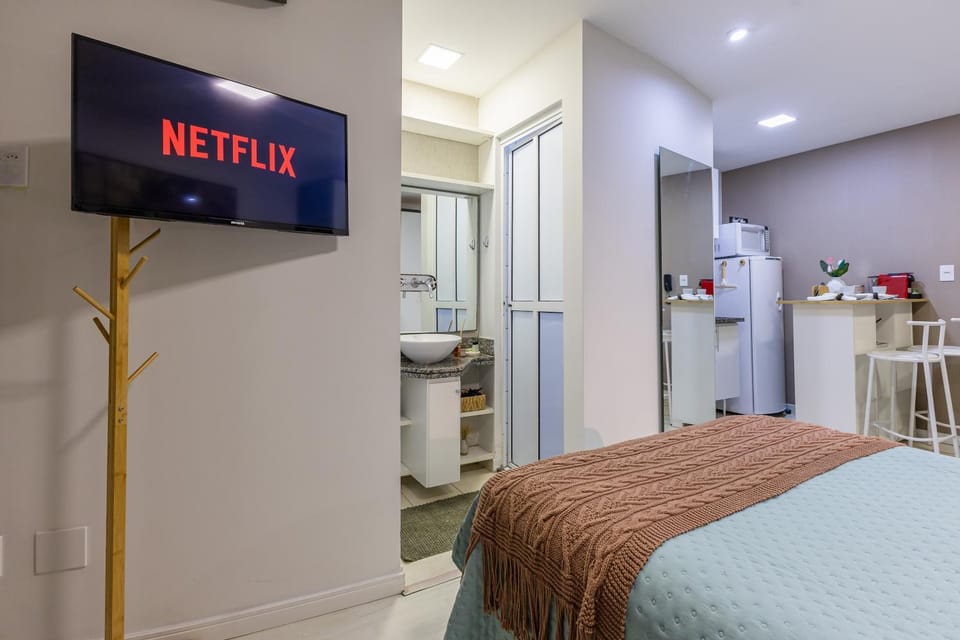 Bed, TV and multimedia, Kitchen or kitchenette, Photo of the whole room, Bedroom, minibar, oven