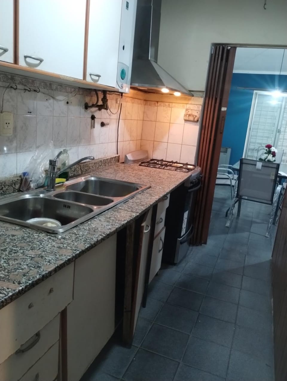 Kitchen or kitchenette, dishwasher, minibar
