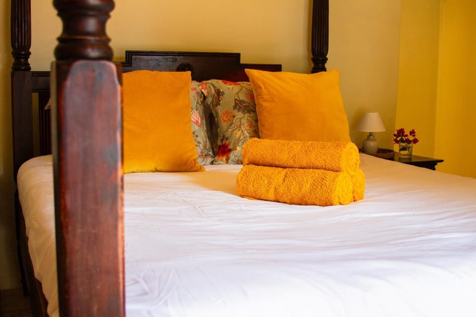 Bedroom, towels