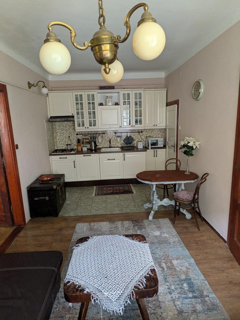 Kitchen or kitchenette, Living room, Seating area, Dining area, dishwasher, stove, toaster
