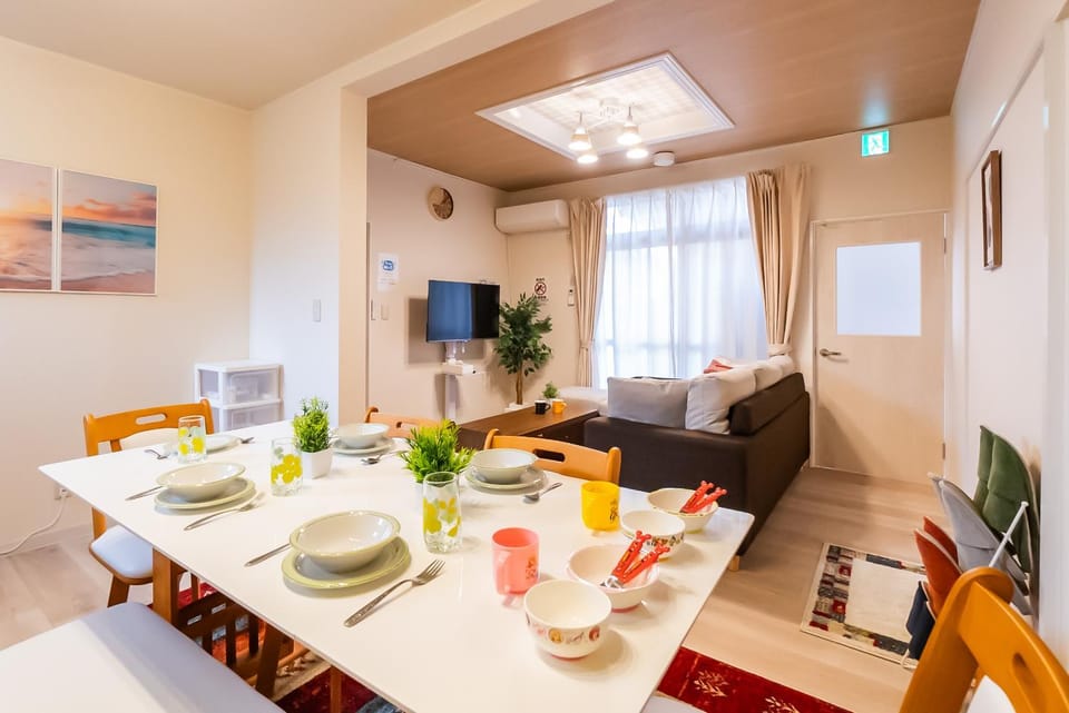 TV and multimedia, Living room, Food and drinks, Dining area