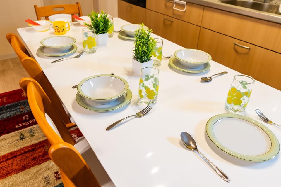 Food and drinks, Dining area, Food