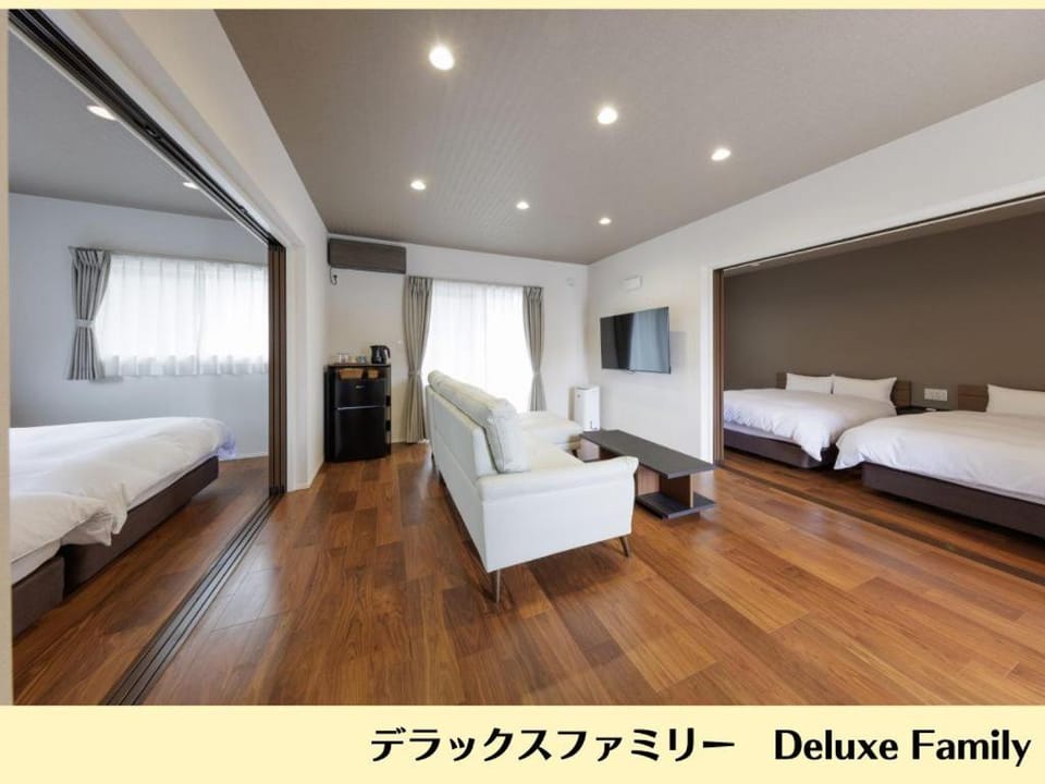 Wright Style ANNEX Villa in Japan