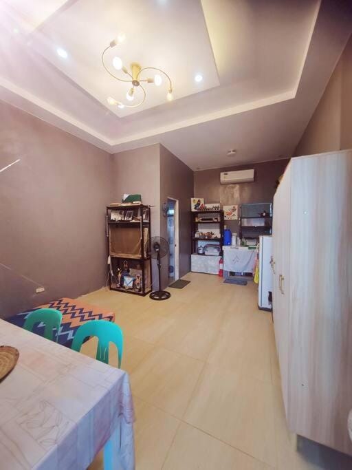 Photo of the whole room, pet friendly