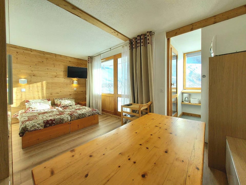 Studio rénové La Plagne avec parking, ski-in/ski-out - FR-1-351-252 Apartment in Mâcot-la-Plagne