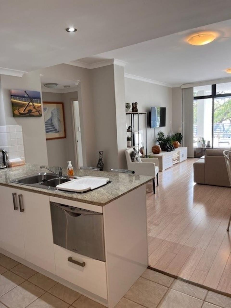 Kitchen or kitchenette, Living room