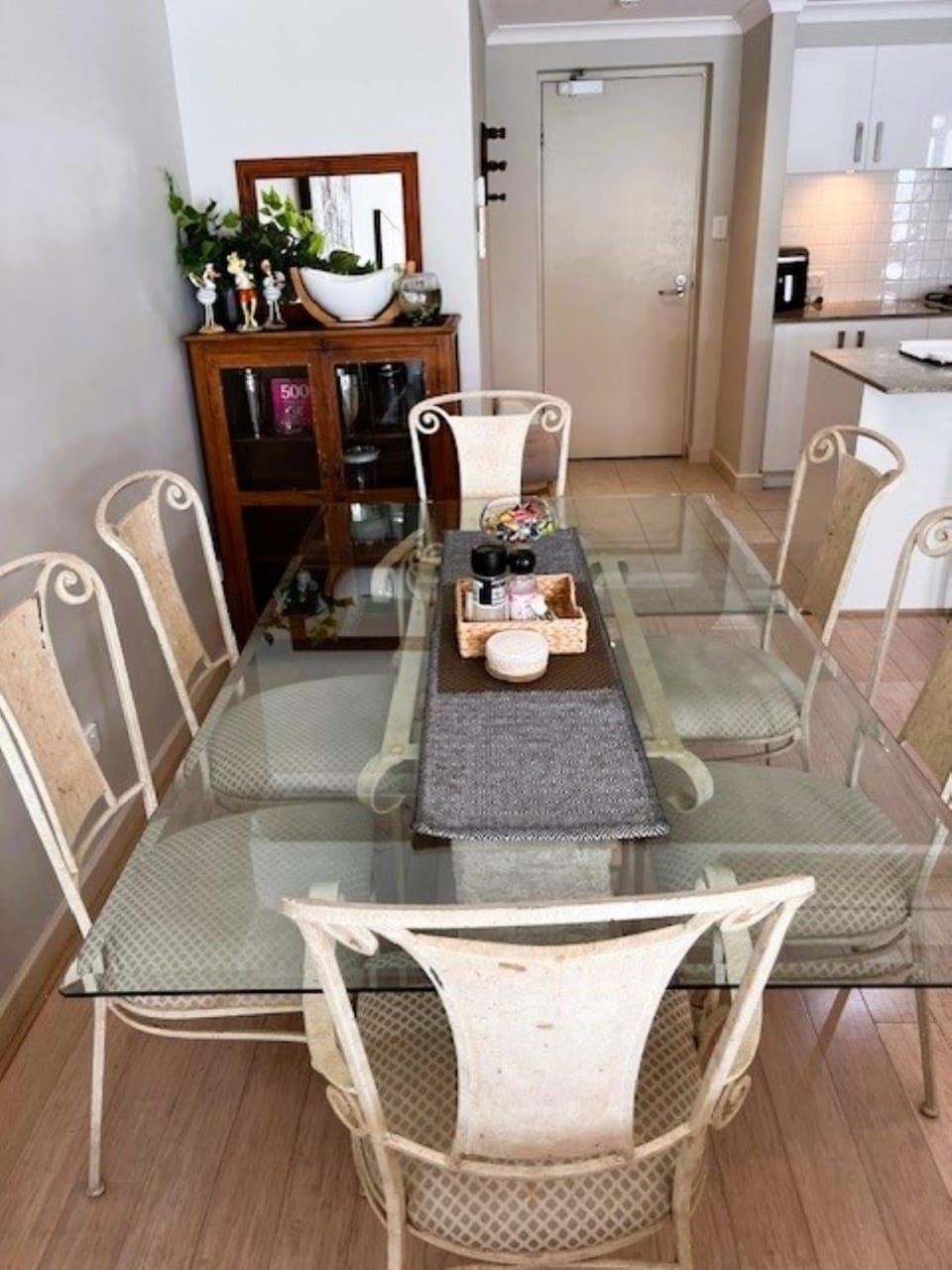 Seating area, Dining area