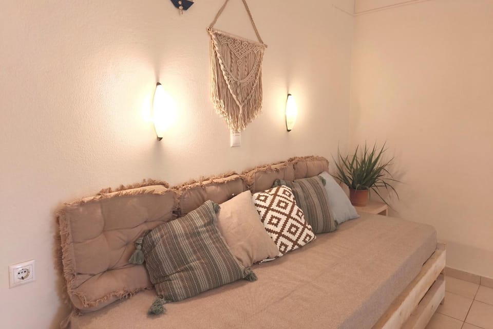 Bed, Living room