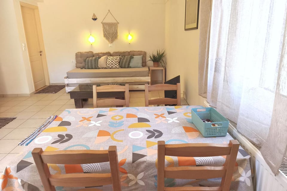 Living room, Dining area