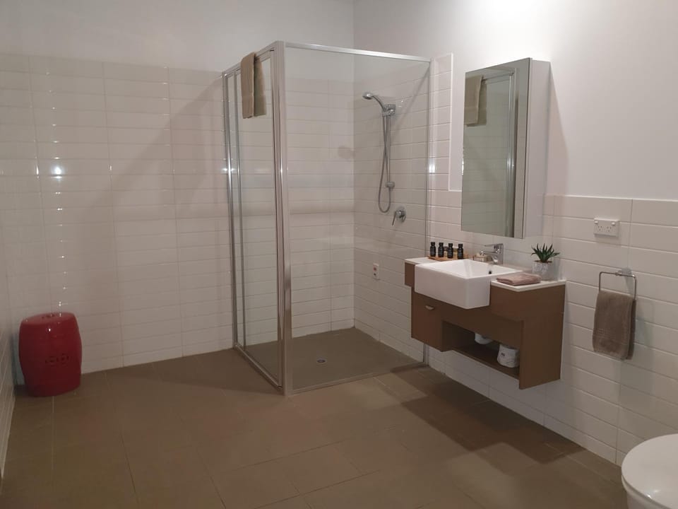 Lbarza Tranquil 2 Storey Townhouse Apartment in Shepparton