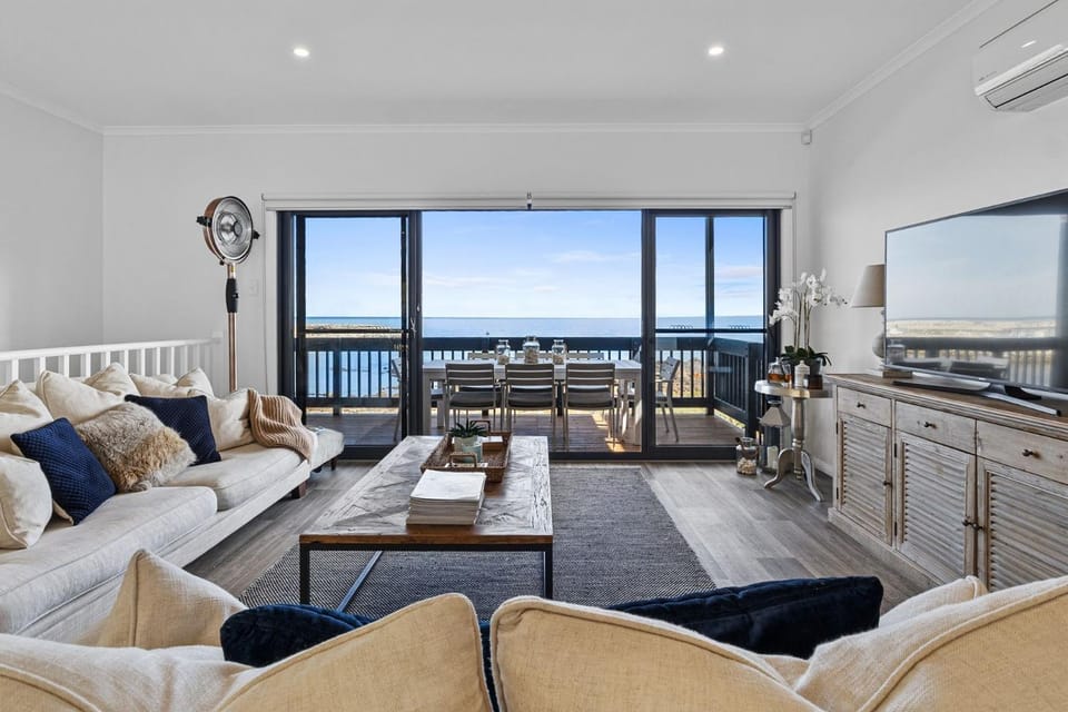 Shoreline Escape House in South Australia