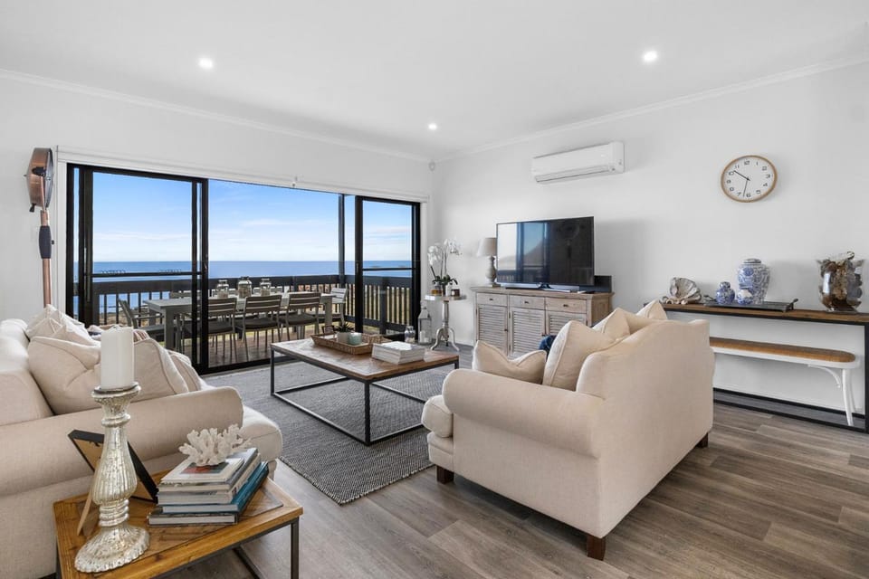 Shoreline Escape House in South Australia