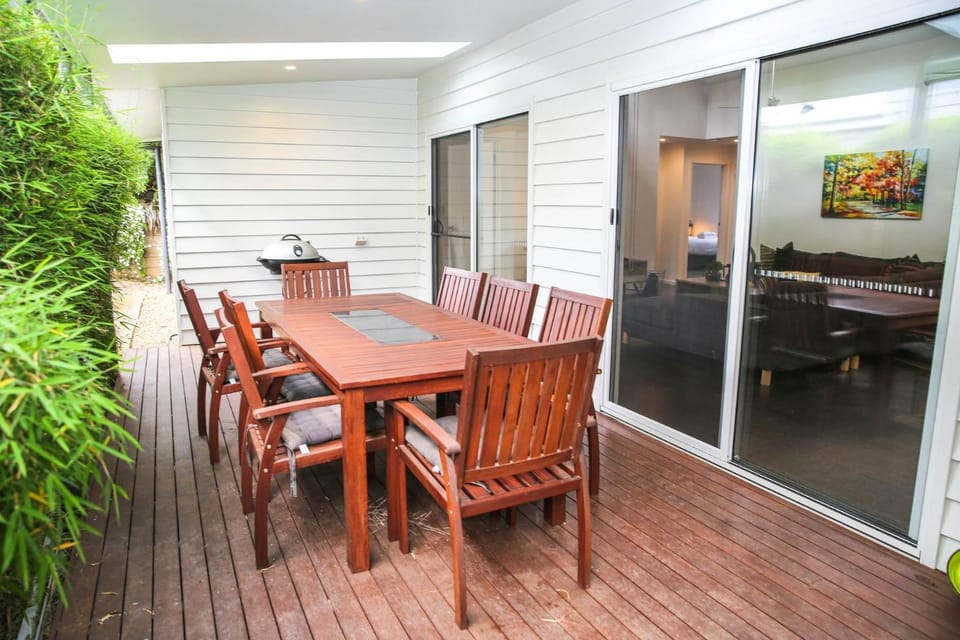 Patio, BBQ facilities, Seating area, Dining area, pet friendly