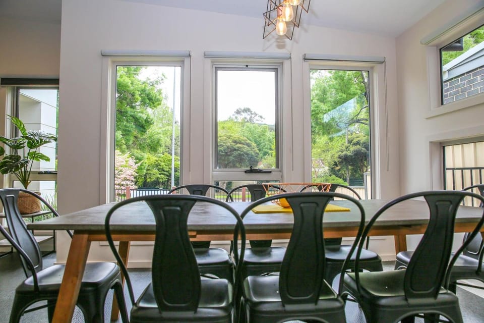 Living room, Seating area, Dining area, Garden view, pet friendly