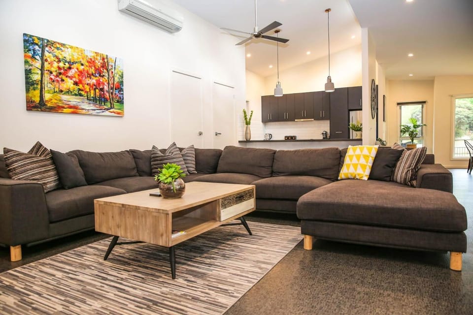 TV and multimedia, Living room, Seating area, heating, pet friendly, kitchen, air conditioner