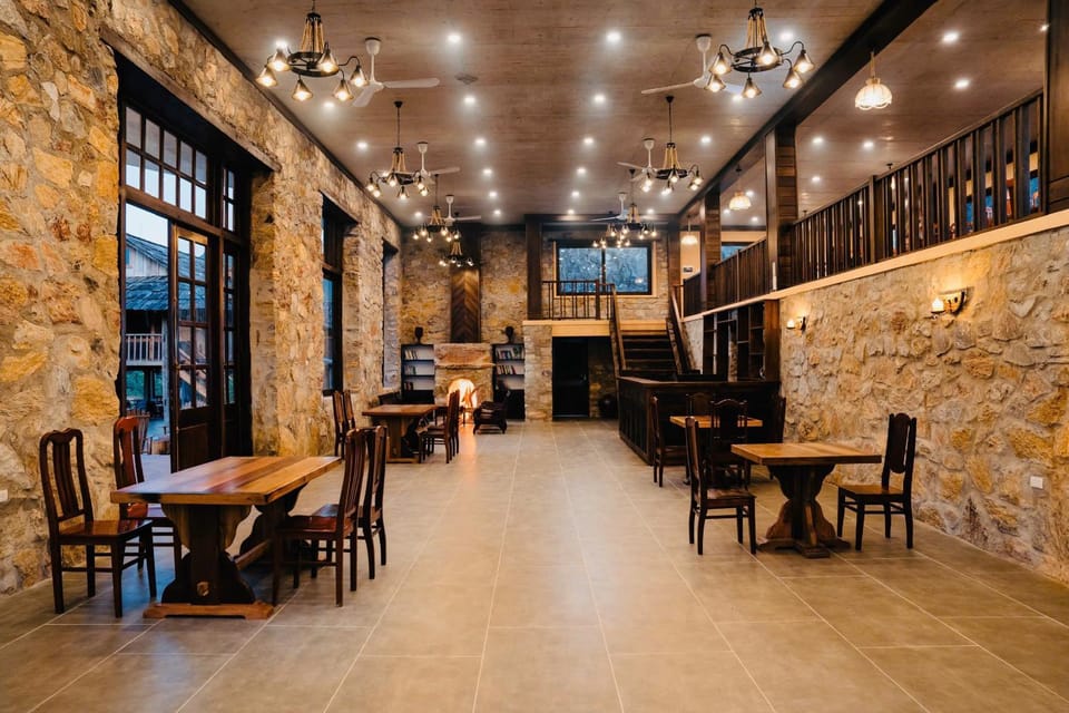 Restaurant/places to eat, Living room, Banquet/Function facilities, Seating area