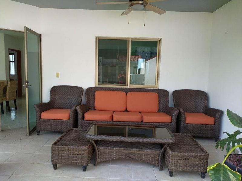 Living room, Seating area