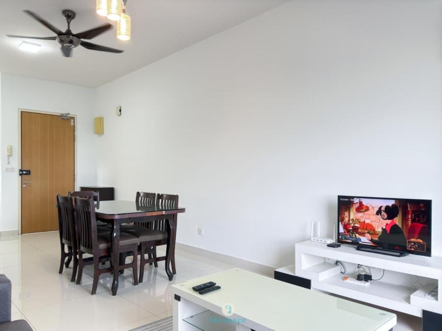 Kajang 2B2B 4 Pax - 2 min to train - Free 2 Parkings Apartment in Negeri Sembilan, Malaysia