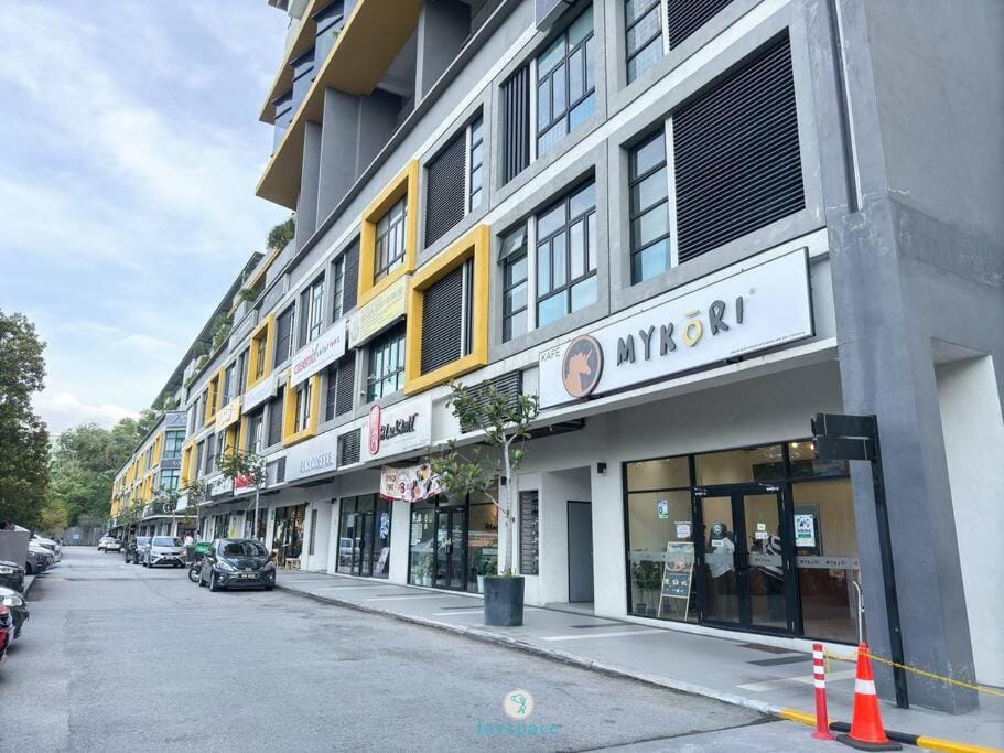 Kajang 2B2B 4 Pax - 2 min to train - Free 2 Parkings Apartment in Negeri Sembilan, Malaysia