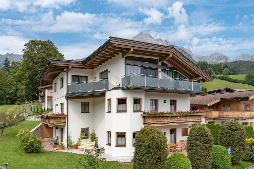 Property building, Day, Garden view, Mountain view