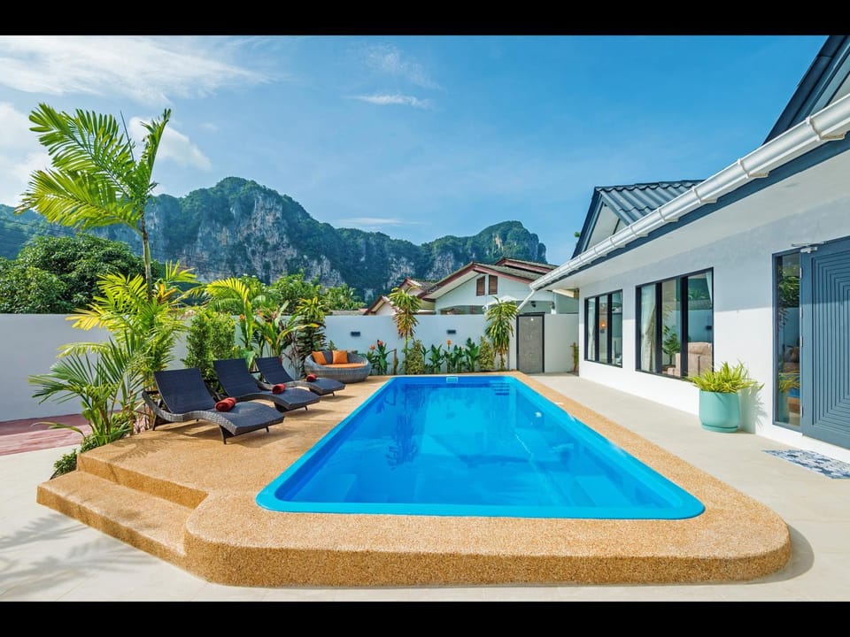 Property building, Mountain view, Swimming pool