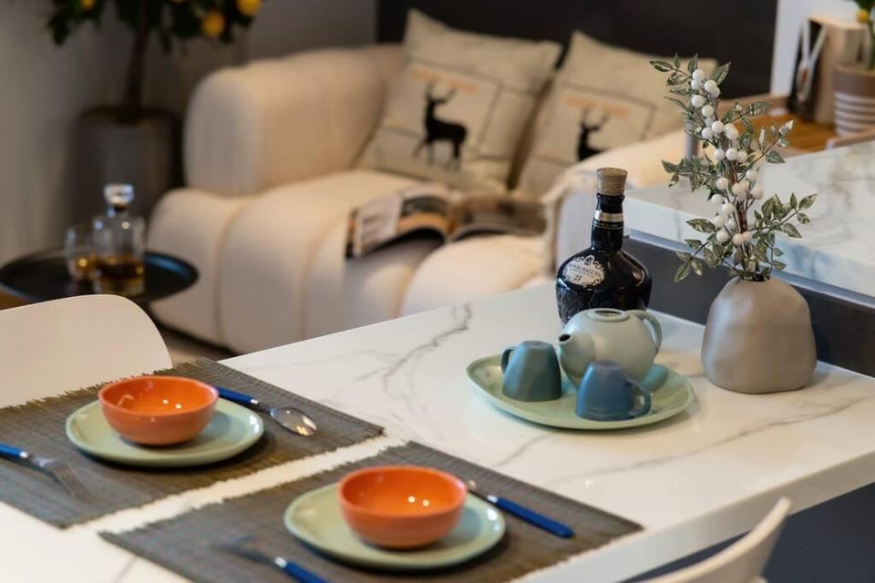 Seating area, Dining area
