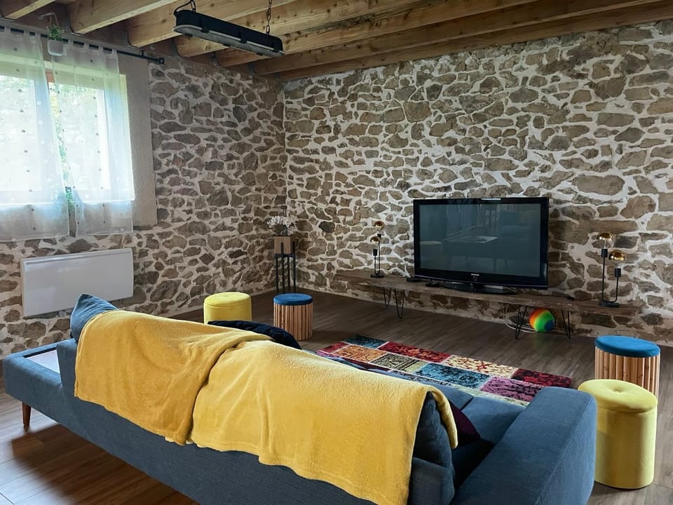 Communal lounge/ TV room, TV and multimedia, Living room, Seating area