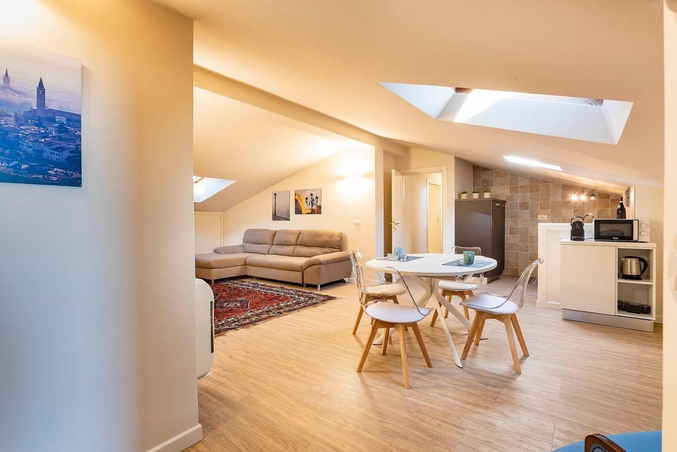 TV and multimedia, Kitchen or kitchenette, Living room, Seating area, Dining area