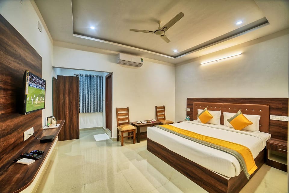 Bed, TV and multimedia, Photo of the whole room