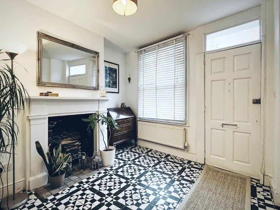 Victorian 4 bedroom House Near City Centre House in Oxford