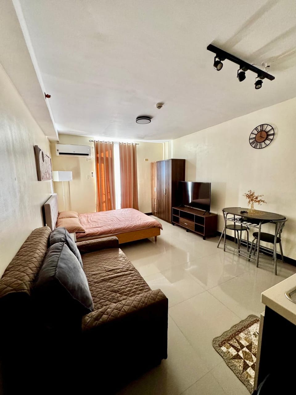 Spacious Condo Unit with Balcony Apartment in Lapu-Lapu City