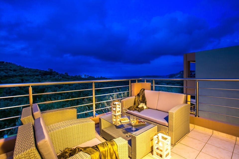 Night, View (from property/room), Balcony/Terrace