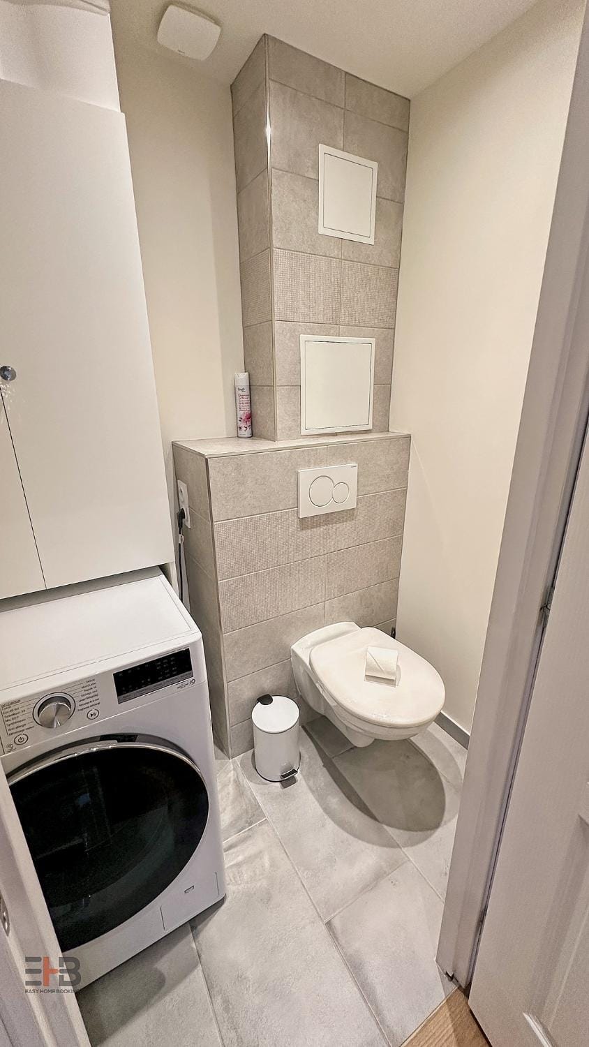 Toilet, washing machine