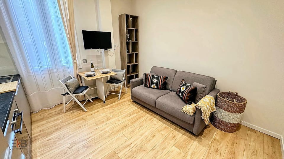 TV and multimedia, Living room, Dining area