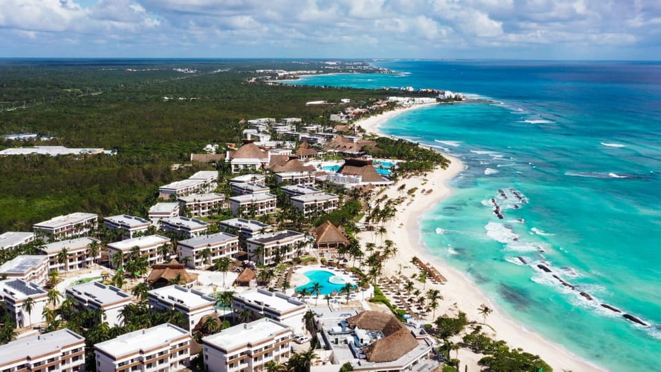 Property building, Nearby landmark, Day, Natural landscape, Bird's eye view, Beach, City view, Pool view, Sea view, Swimming pool