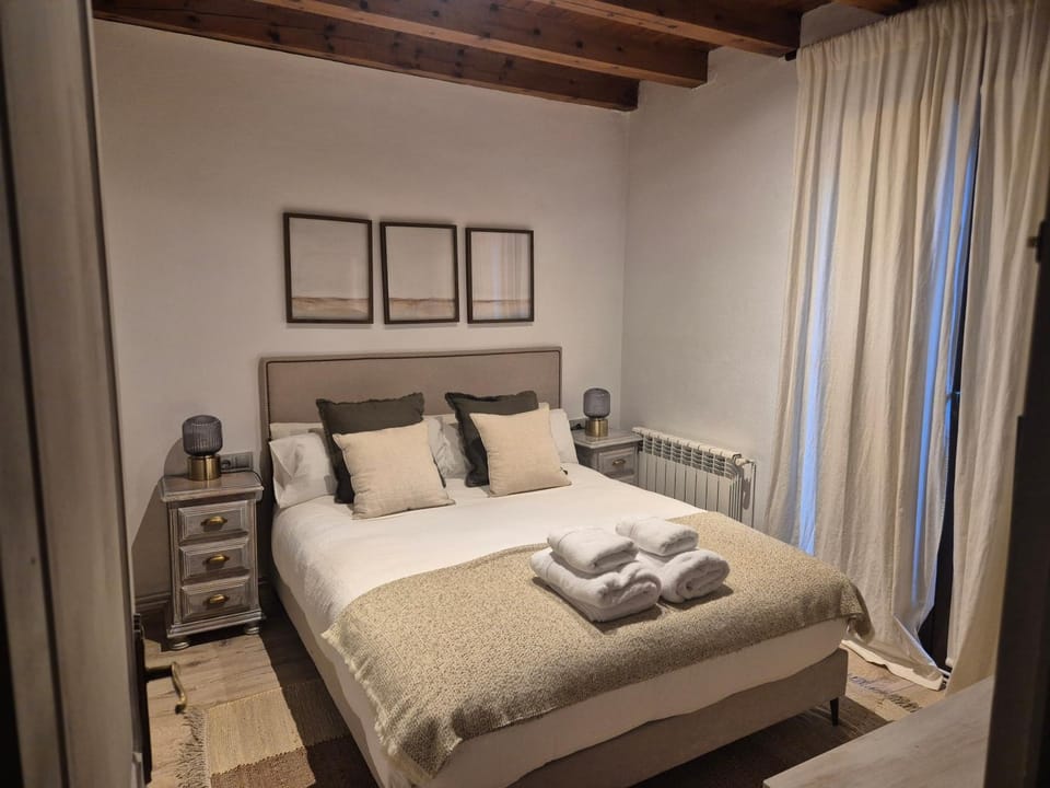 Chalet con encanto Jardín y Parking Privado Chalet in Catalonia