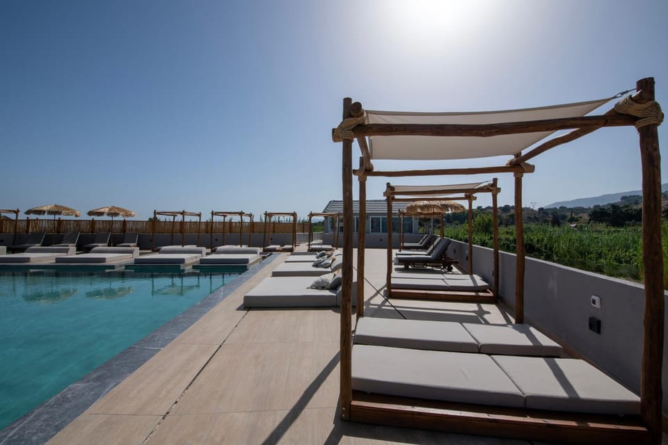 Swimming pool, sunbed