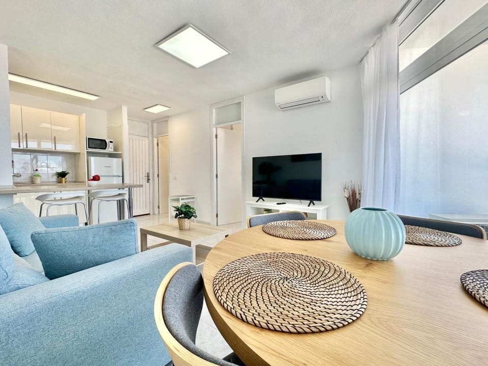 TV and multimedia, Living room, Dining area, air conditioner