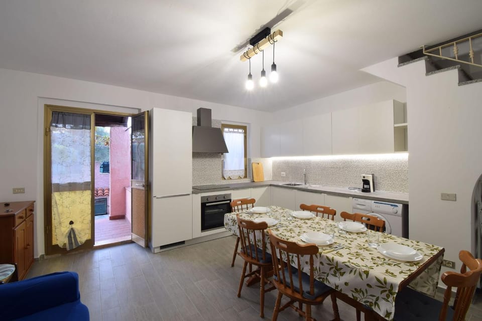 Spring, Winter, Summer, Kitchen or kitchenette, Autumn