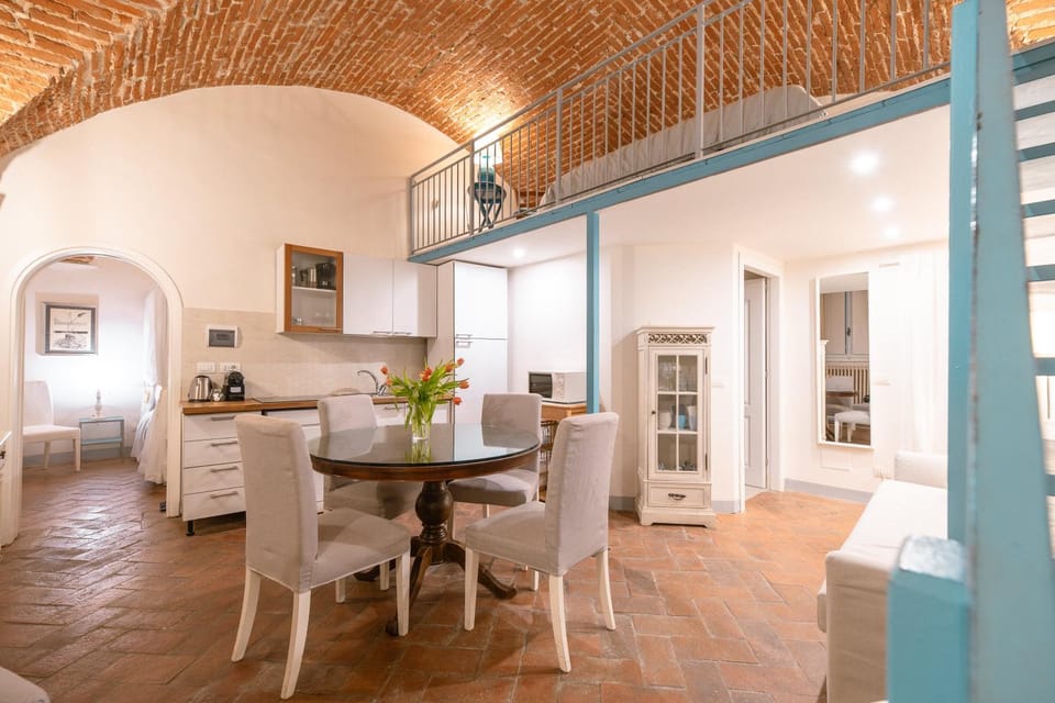 Kitchen or kitchenette, Living room, Seating area, Dining area, stove