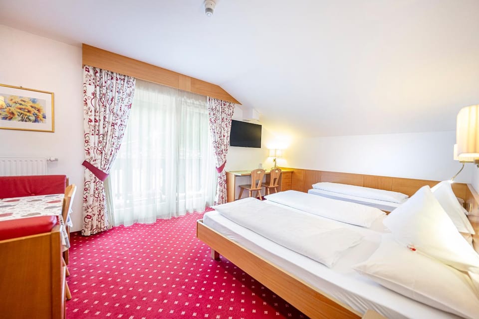 Garni Crepaz Bed and Breakfast in Sëlva