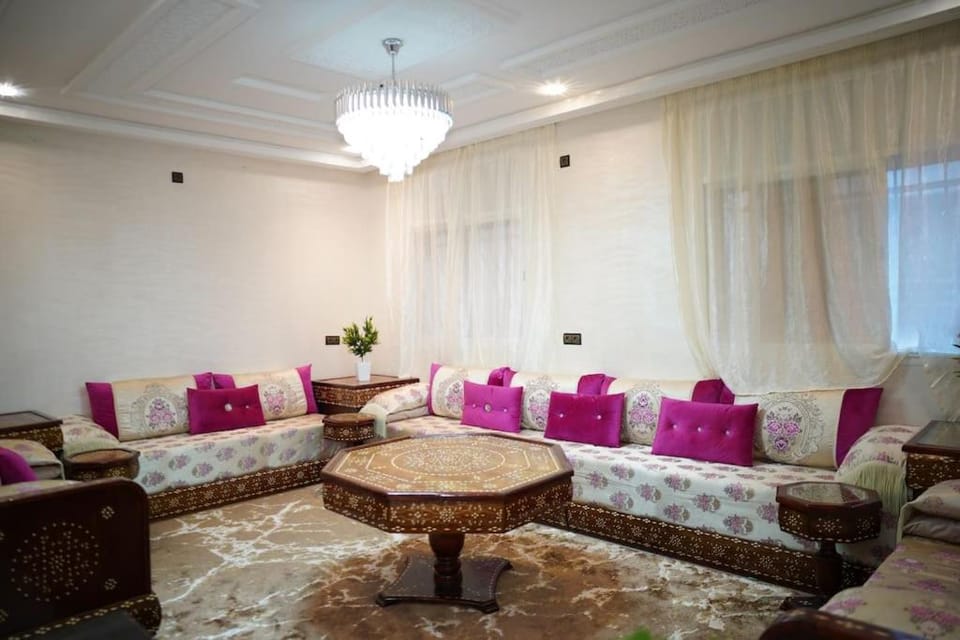 Living room, Quiet street view