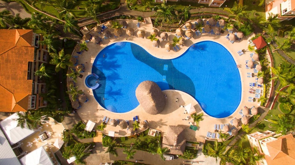 Property building, Day, Bird's eye view, Pool view, Swimming pool, sunbed