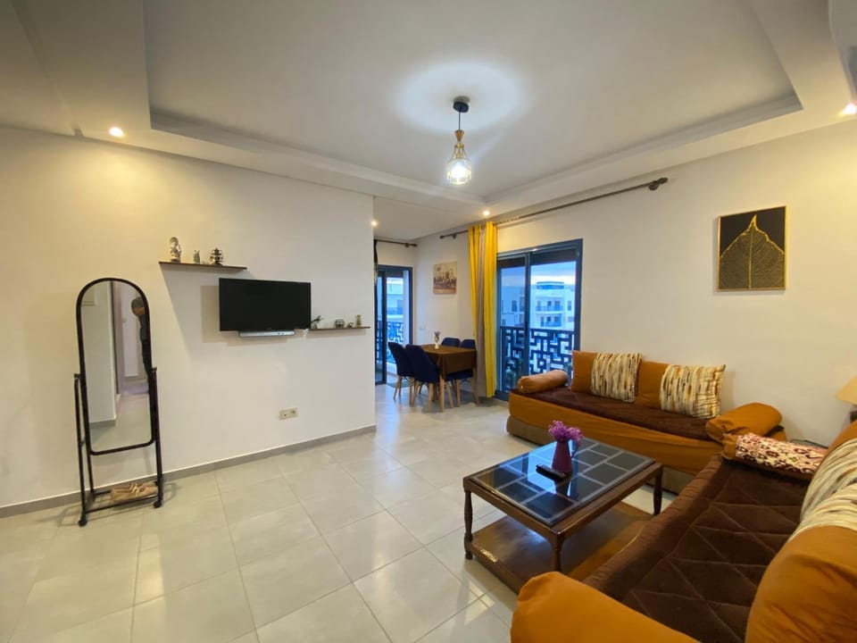 Communal lounge/ TV room, TV and multimedia, Living room, Seating area, Evening entertainment